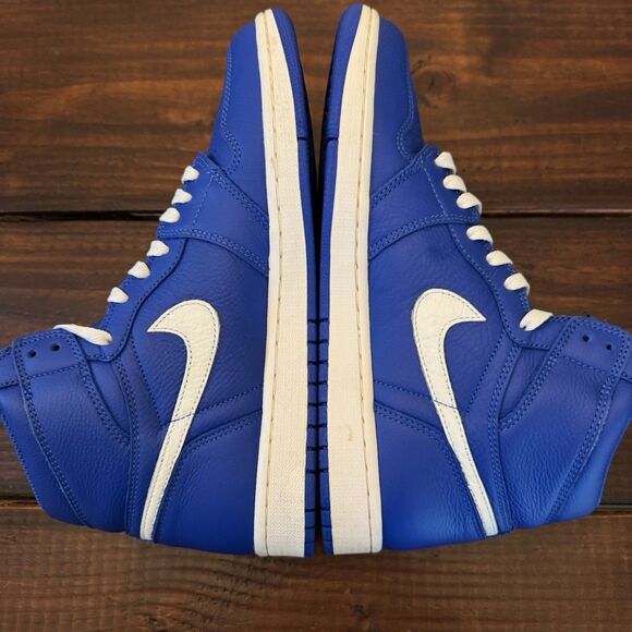 Air Jordan 1 Retro High Hyper Royal Shoes - Picture 6 of 11